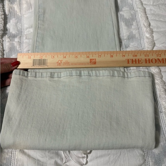 Pilcro mid rise flare leg soft comfortable denim jeans. Light wash - Picture 9 of 9